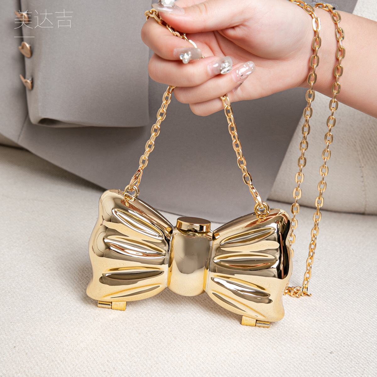 Glossy Gold Metal Bow Shaped M - đánh giá và giá Wallet Chain Bag